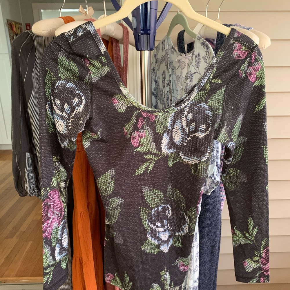 Lululemon cropped floral scoop neck top